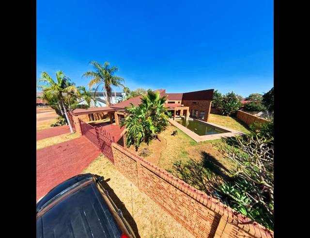 4 BEDROOM HOUSE FOR SALE IN THE ORCHARDS